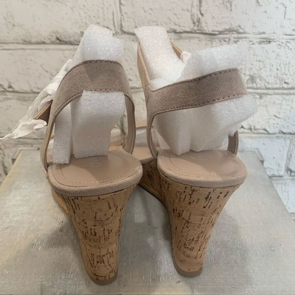 CHARLES by Charles David Suede Wedge Sandals NIB - Picture 4 of 7